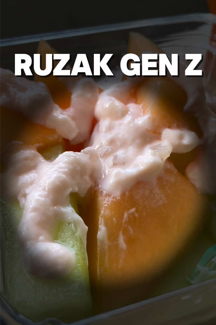 jajan indomaret vs jajan pasar cobain foodhack ruzak gen z enak banget brok #foodreview #indomaret #jajanpasar #fyp 