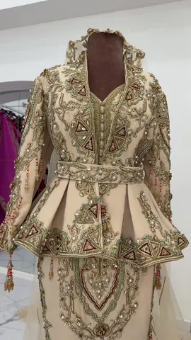 Karakou disponible avec ou sans traîne en location  #negafamarseille #negafamarseillernadiacreation #karakou #karakou_algérien #karakoumoderne   