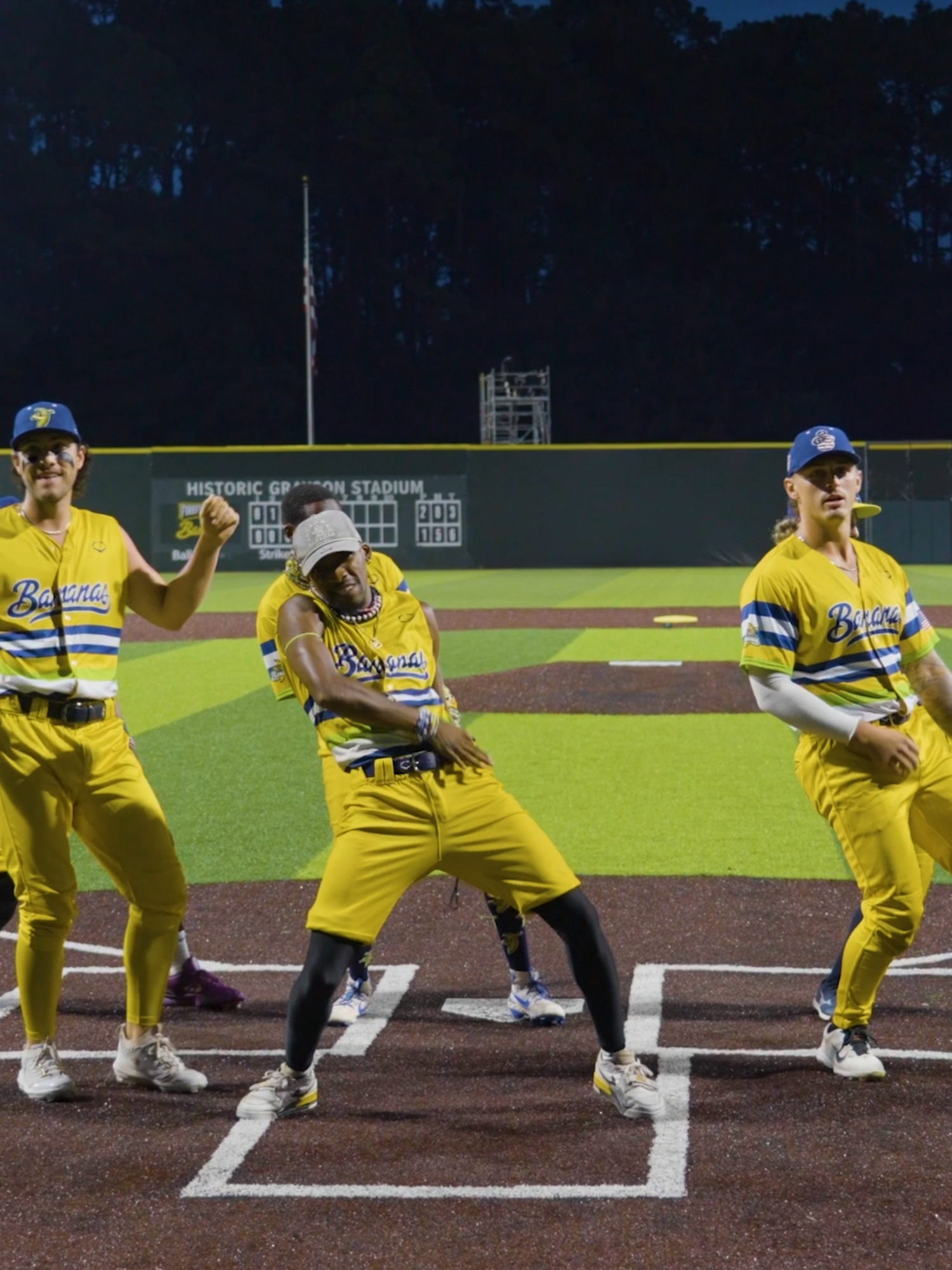 still bumpin' this song everyday🤷‍♂️ #savannahbananas #bananaball #justinbieberfan #yukon  DC👉 @marihmacleod @cjsalvador3