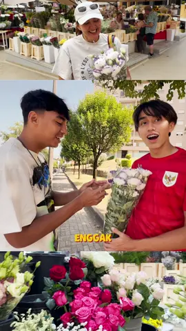 Rusuhnya ditemenin Kakak Lio & Diego ke pasar di Braga.  Pulangnya beli bunga buat dipasang di vas di rumah. Aku tu suka banget sama bunga & di sini bunganya bagus2. Tapi… bunganya agak gepeng kegencet pas dibawa pulang. Untungnya aman2 aja hehehe, selalu seru ditemenin kiddos!! Gak sabar nunggu papa & Sabrina datang & gabung berlima lagi. 🤗❤️ #thesinathrya #donnaganesia #lionel #diego #braga