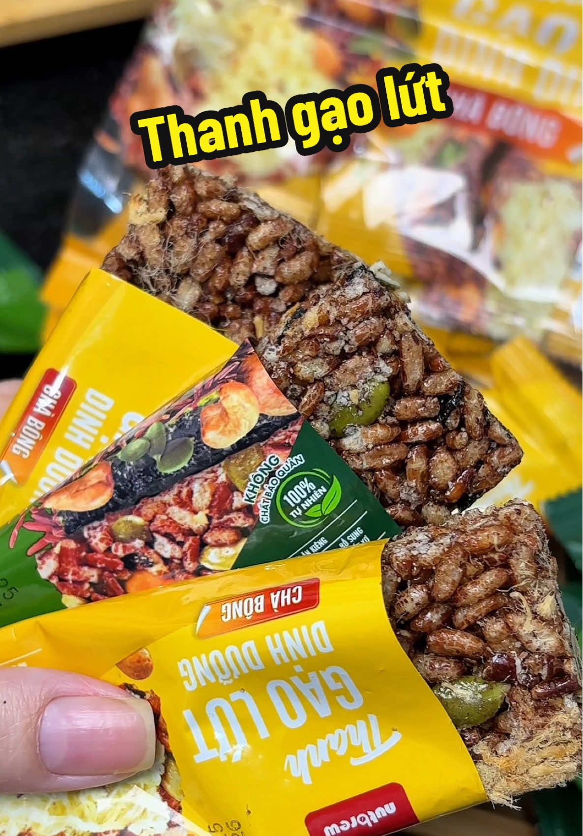 Ăn chừng 2-3 thanh gạo lứt này thôi là thấy đỡ đói hẳn trong mấy cái lúc mà chưa kịp nấu ăn xong á mấy bà #thanhgaolut #foodreview #fypシ #xuhuong #bepmebong  @Bếp mẹ Bông 