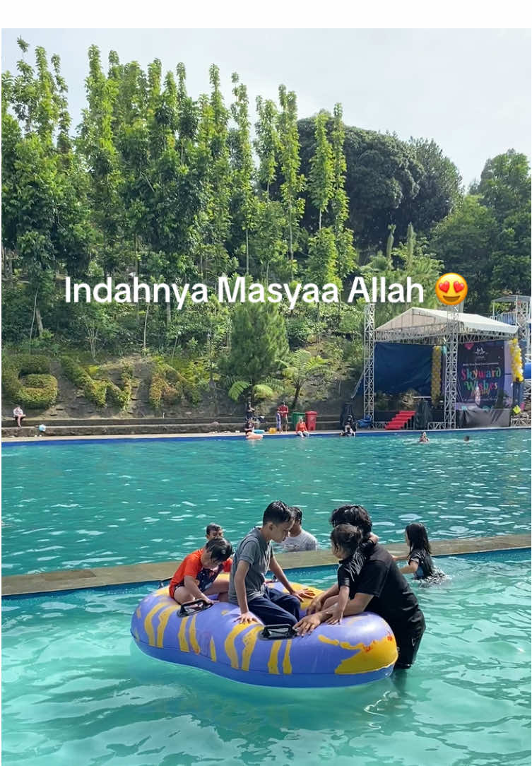 Bener bener jernih airnya, anak anak happy (video 1 januari 2024🤭) #holiday #masyaallahtabarakkallah #fyp #cigwawisata 