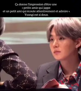 Ça donne l'impression d'être une « petite amie qui jappe et un petit ami qui écoute attentivement et admire ». Yoongi est si doux.❤️ #Kpop #btsarmy #yoongi #suga #btsarmyforever 