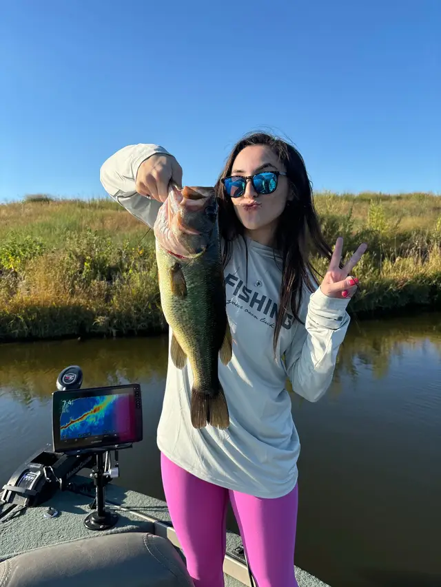 What are your favorite baits? Looking to try some new things 🧐 #baits #lures #suggestions #bassfishing #nebraskafishing 