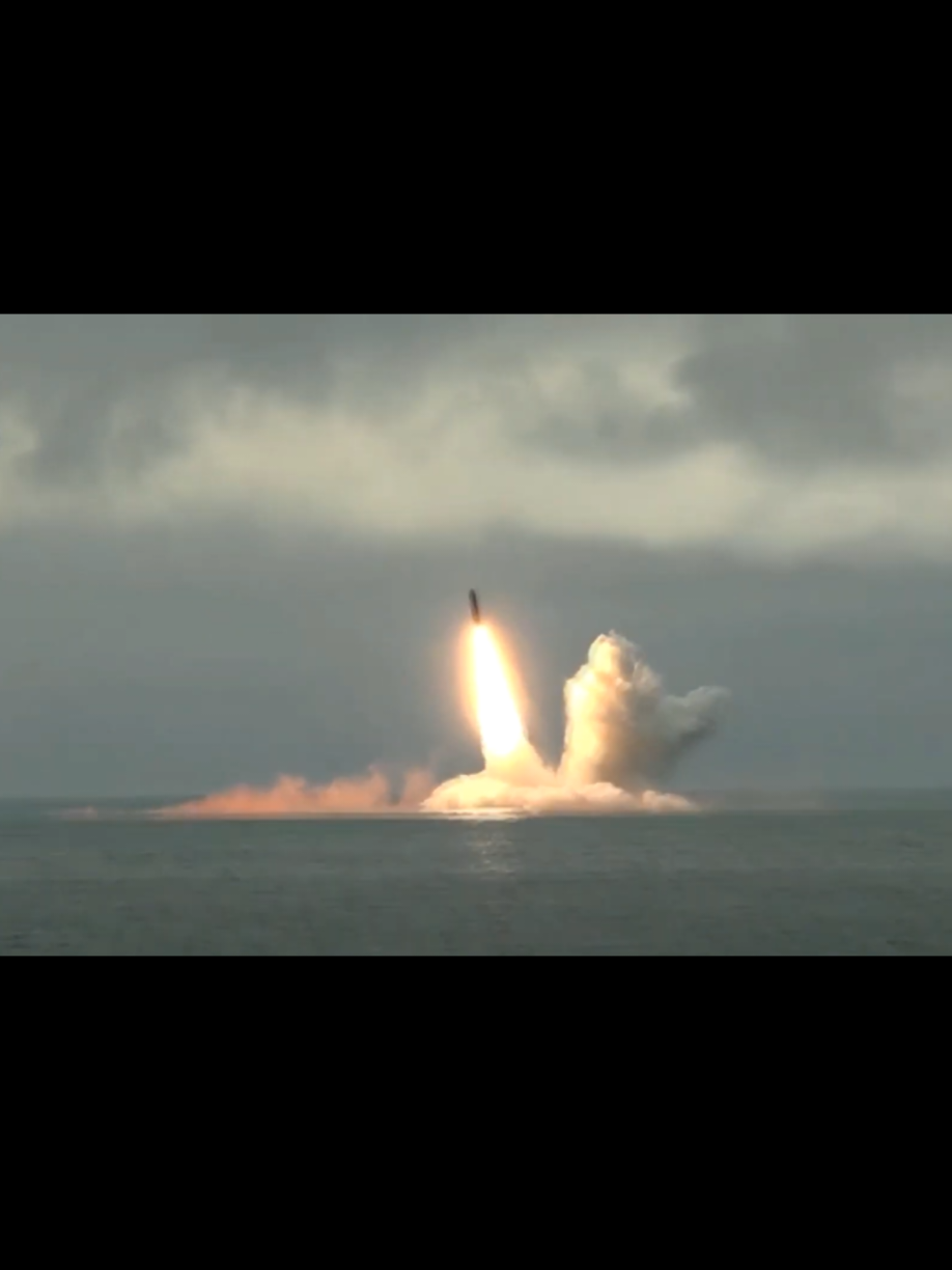 Russian Submarine launch missile #fyp #warthunder #submarine #russia #naval 