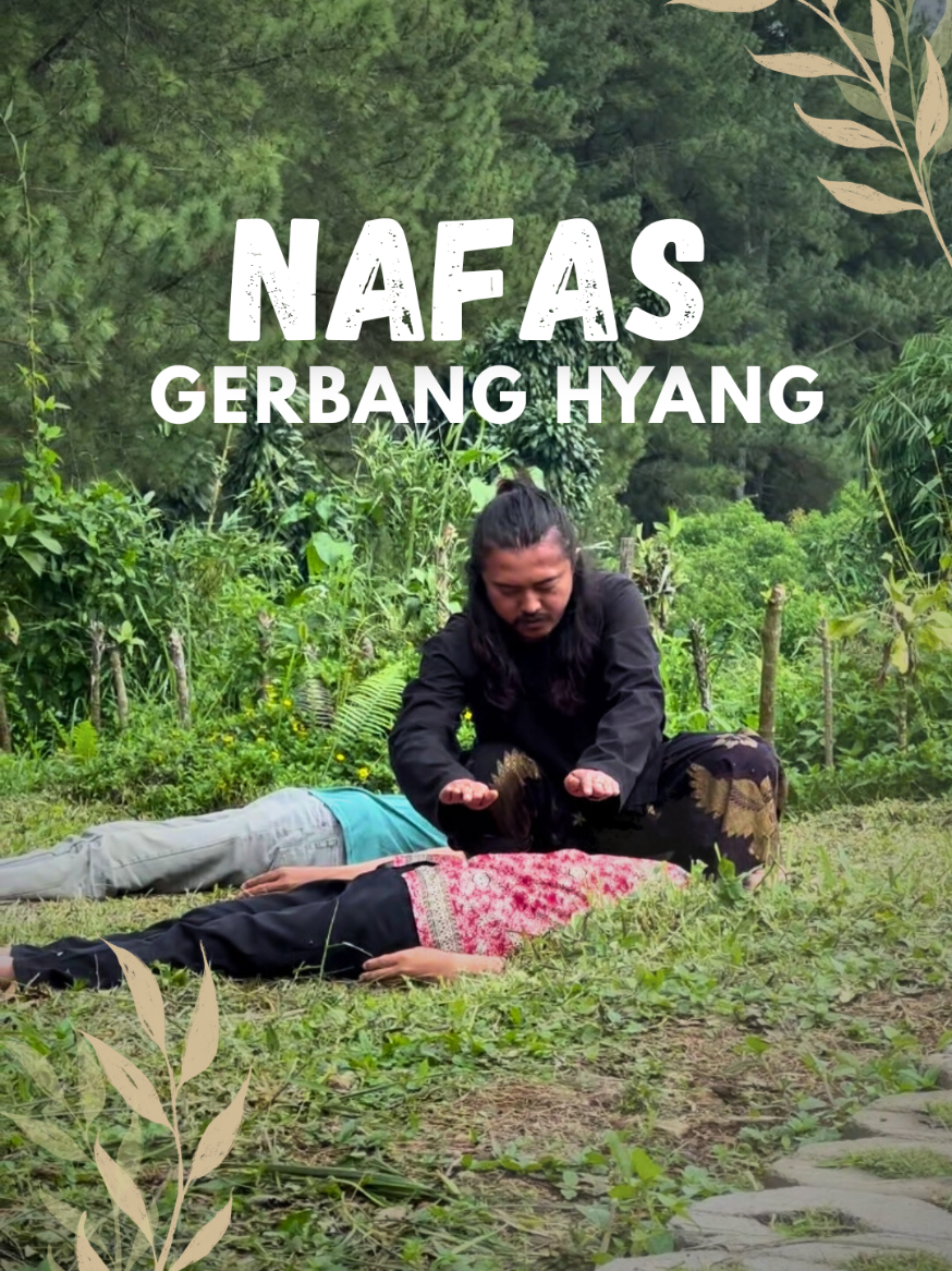 “Setiap tarikan nafas… bukan sekadar oksigen. Dalam ajaran Sunda, nafas adalah Bayu = SangHyang Bayu. Gerbang menuju kesadaran, gerbang menuju dirimu yang sejati. Sains modern membuktikan, nafas mengaktifkan saraf vagus, menenangkan pikiran, menyembuhkan trauma. Leluhur sudah lebih dulu tahu… Mau belajar membuka gerbang Hyang dalam dirimu lewat nafas?  Reza Rahasia tuntun kamu.” Kalau kamu merasa nafasmu masih sekadar masuk-keluar… tonton sampai habis. Follow @rezaaahasia108 @innerbuilder108 dan @sanggama108 biar gak ketinggalan tuntunan berikutnya.  #Hyang #SundaAsli #Kahyangan #RezaRahasia #SpiritualNusantara 