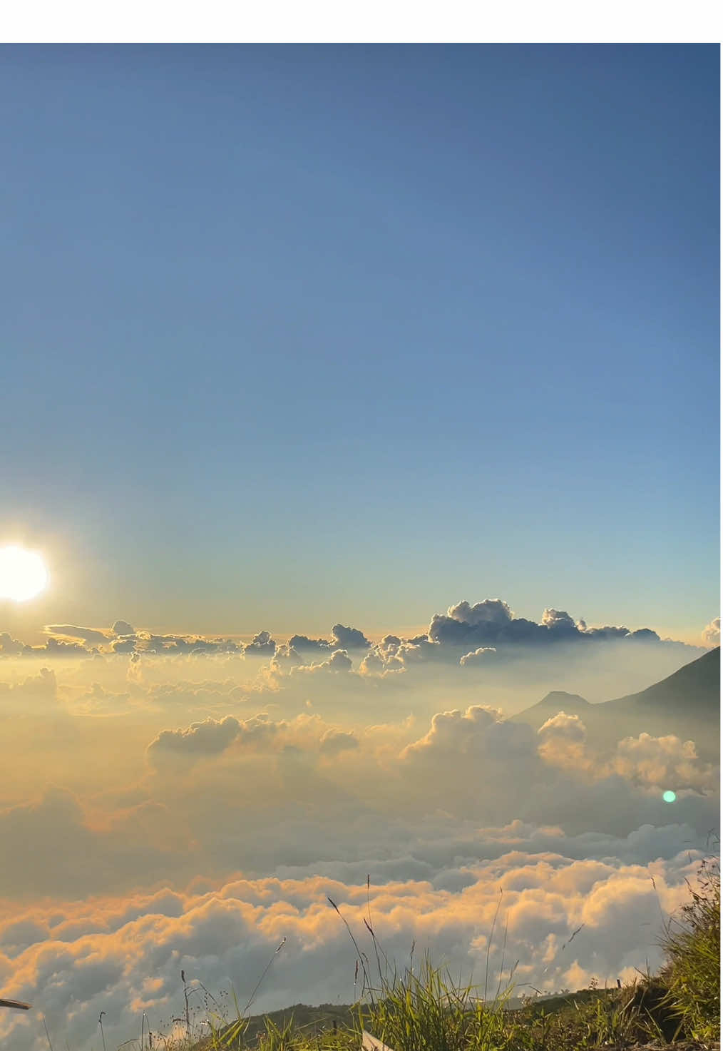 emi, sego ngletis, sore di Gunung Sumbing 25 agustus 2025 😇 #sumbingviagajahmungkur  #sumbingmountain  #sumbing3371mdpl  #mountain 