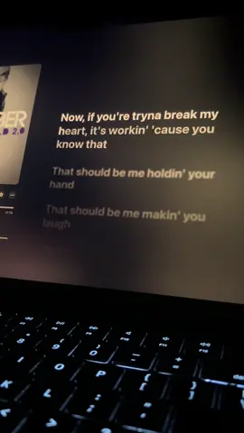 That should be me 💔 #lyrics #applemusic #theselyricks #thatshouldbeme #justinbieber 