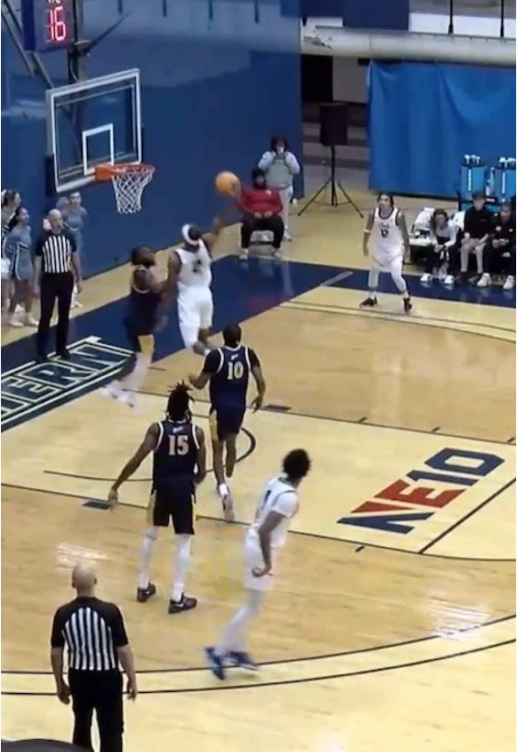 This sound is so odee😂😂 #fypシ゚viral #tonee #hooper #trend #dunk 