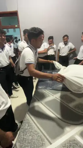 day 1 belajar making bed#fypbali #housekeeping 