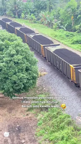 Kereta pun ada jalurnya, lantas kenapa kita masih cemas akan jalan hidup yang telah Allah tentukan 🙌🏻 #keretaapiindonesia #fyp #railfansindonesia 