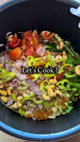 Chicken rice ?  All in one pot and its simply Perfect for days when you dont feel like washing too many plates.  #cookwithme #cookingtiktok #cookingasmr #cookingathometiktoktv #fyppppppppppppppppppppppp 