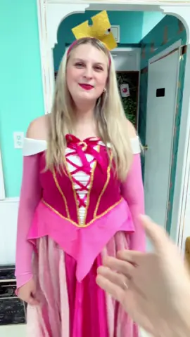 Shake my hand in character- Disney Princess edition! 😝 #disneyprincess #disneycosplay #princess #disneyadult #queenarielleoftherealm 