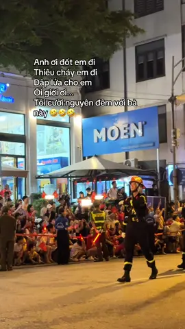 Anh ơi đốt em đi Thiêu cháy em đi Dập lửa cho em Ối giời ơi... Tôi cười nguyên đêm với bà này 🤣#a80 #linhcuuhoa 