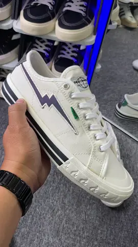 Rekomendasi sepatu cowok keren dari brand Ehem Company  #ehemcompany #sneakers #sepatusneakers #sepatucowok #sneakerscowok 