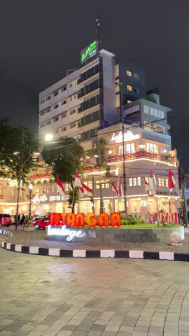 Suasana malam di Kayutangan Heritage, siapa yang punya kenangan disini? #kayutanganmalang #kayoetanganharitage #kreatordesawisata 
