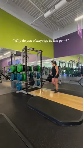 Gym is therapy! 💪🏻I’m in my 40s and I feel stronger than I ever did in my 20s and 30s. Not just physically, but mentally. Emotionally. Energetically. I love the challenge that comes with progressive overload. I’ve gone from 50lb to 80lb leg curls and gradually increasing the weight in other exercises. Going to the gym is my reset. My non-negotiable time aside for me. Sometimes it’s only 40 min. Other times I’m there for 2 hours and don’t feel an ounce of guilt about it. Because a happy energetic mom= happy family 🤪 A strong business needs a strong YOU. It’s how I stay grounded while building an empire. And no, you don’t need a gym. Go for a long walk. Move your body at home. Dance in your kitchen. Whatever gets your energy flowing & released endorphins do that. Tell me, what’s your go-to way to reset or recharge? . . . . #lifestylecreator #lifestylecontentcreator #gymaddicted #gymtherapy #momswhoworkout #momswholiftheavy #fitnessislife #contentcreatorlife #socialmediamanager #instagramexpert #instagramcoach #sarasota #sarasotaflorida #sarasotainfluencer #lakewoodranchflorida #lakewoodranch #sarasotafitness #giulianavann . . . Fitness, gym life, social media agency Sarasota Florida