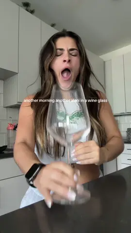 life hack if you don’t like carbonation, froth your drink @Alani Nutrition @Prozis_official @Peach Perfect Nutrition @lemme #iykyk #grwm #morningroutine #LifeHack #hacks 