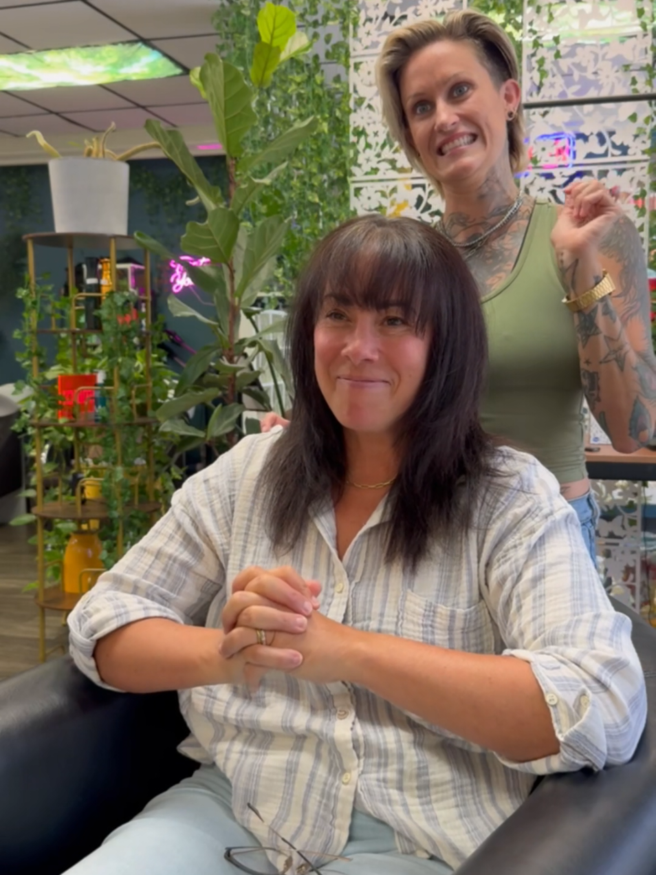 She came in wanting a revamped wolf cut, something with shape and face-framing, but not too shagged out. We kept the length, softened the layers, and added just enough fringe to fake a “done” look on work-from-home days. If you’re into the vibe but not ready to go full shag, book a consult. We’ll tailor it to you. #atlantasalon #hairtok #hairsalon #keenansalon  #atlanta  