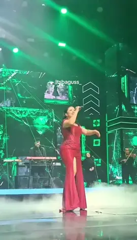 Part favoritt,,,berhari hari kegilaaan lagu ini versi nya Shabrinaa,,bener