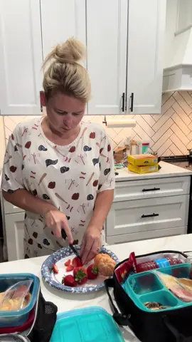Happy Thursday!! Don’t forget to follow me on IG-emilyy_durrance #thedurrancefamily #morningroutine #ditl #sahm #MomsofTikTok 