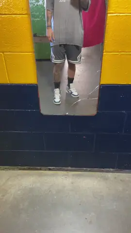 Siendo el barbero del pabellón 💈