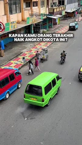 Siapa yang keinget jaman dulu nih? Dimana angkot angkot di Kota ini berlomba lomba modifikasinya untuk menarik para calon penumpangnya! Namun kini entah karena jaman atau gimana angkot angkot semakin susah ditemui Kalau kalian kapan terakhir naik angkot di Bandar Lampung ini? #lampung #lampungreels 