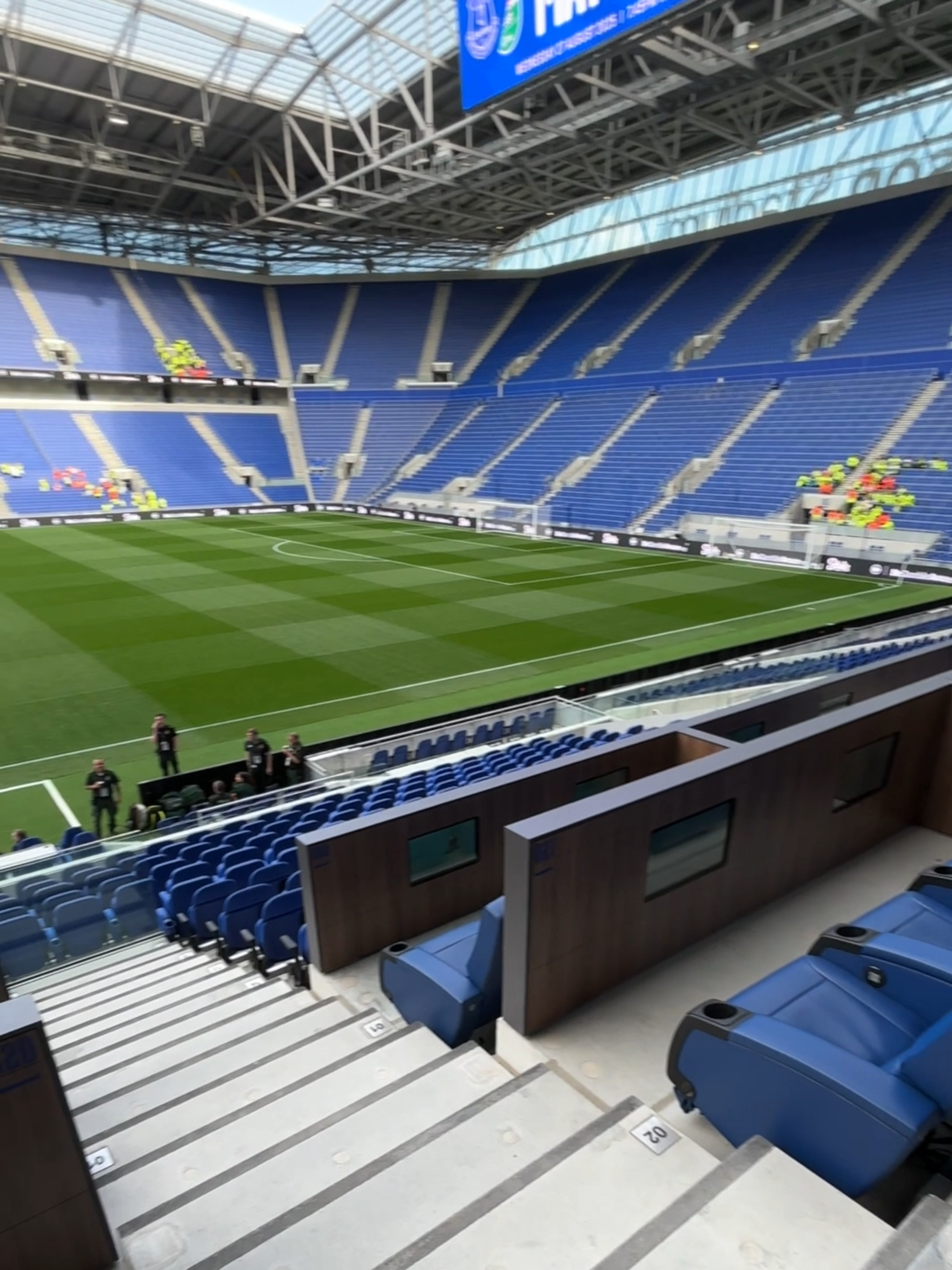 Hill Dickinson Stadium tour 🔵 🏟️ With @everton hosting their first game from the new stadium last night, we took a look around to see the new home of the Blues 🤩 #liverpoolecho #liverpoolnews #merseyside #liverpool #everton #evertonfc #footballtiktok #stadium #tour