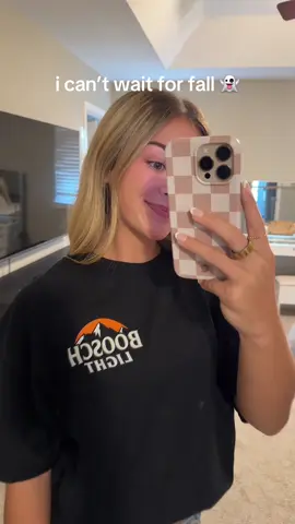 a 10/10 fall tee 👻