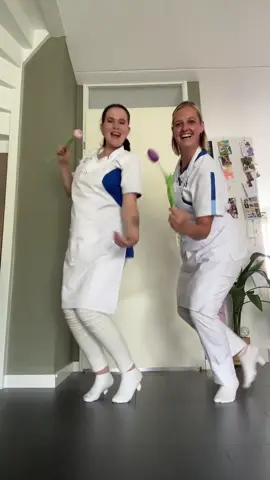 Wat vinden jullie van onze nieuwe binnenschoenen? 😉  #kraamverzorgsterjessie #kraamweek #fyp #humortiktok 