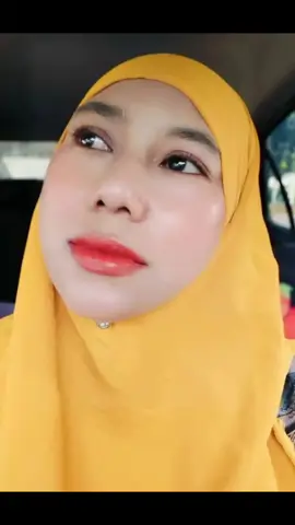 FARMASI ULTIMATE SHINE LIP GLOSS ✨ Pilih warna kegemaran anda dan serlahkan kecantikan bibir dengan kilauan yang menawan! 💋 💖 Golden Topaz 01 – Kilauan emas mewah 💖 Pink Tourmaline 04 – Sentuhan merah jambu anggun 💖 Lithium Quartz 05 – Warna nude yang eksklusif 💖 Satin Pink 06 – Pink lembut untuk gaya feminin 💄 Tekstur ringan & selesa 💄 Tidak melekit, tahan lama 💄 Melembapkan bibir Jadi, warna mana pilihan hati? 😍 Drop ‘💄’ di komen atau DM untuk order! 📩 https://linktr.ee/roshasmawatihashim