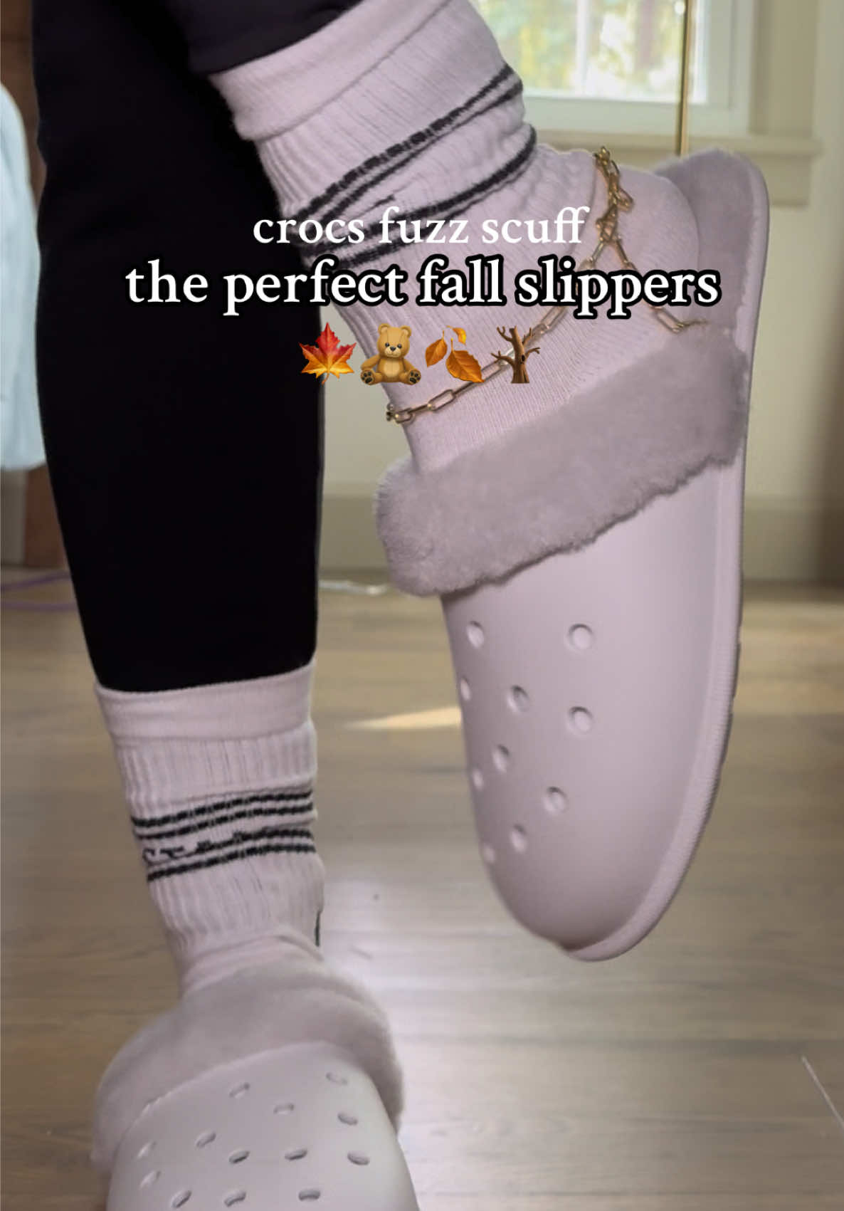 🍁🥐☕️ the PERFECT crocs slipper, go inside & outside 🎀 #crocs #slippers #fallaesthetic #houseshoes #crocs4life 