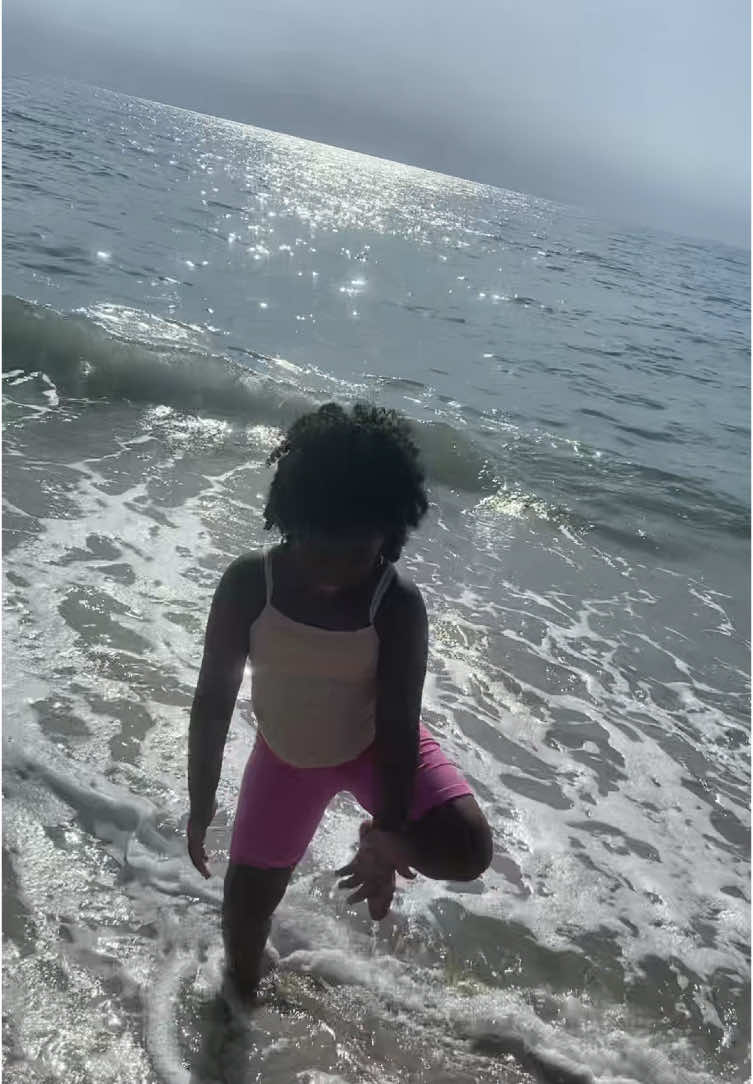 Aye lil Chris brown I thought you was sick how we end up at the beach #fyp #foryou #daughter #sick #scam #wow #she #trick #me 