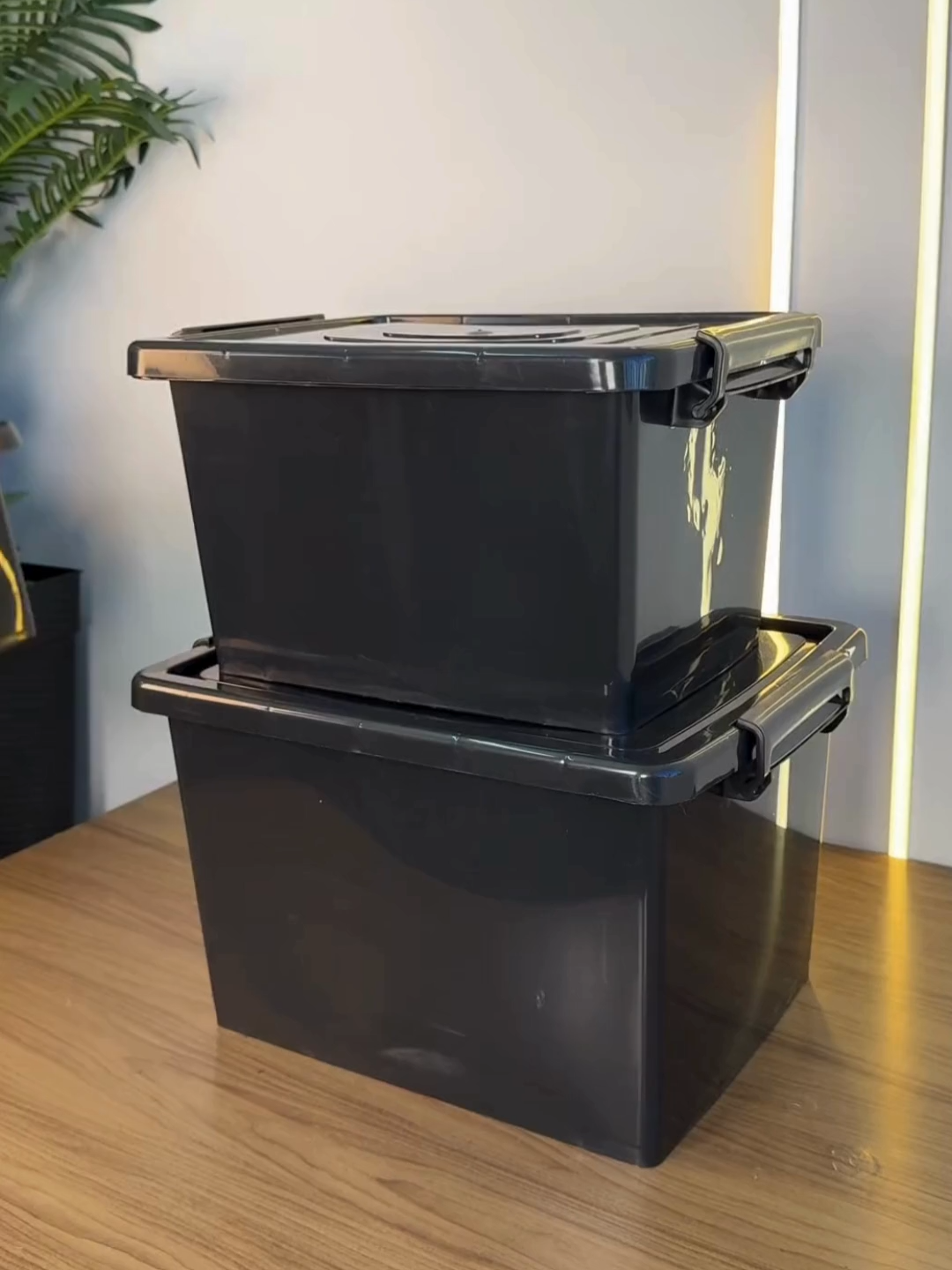Organização na sua casa? Resolvido!😎 Os containers podem ser empilhados, desde que a tampa esteja travada pelas alças, otimizando o espaço...