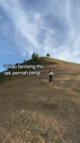Pa, Kenapa gk bilang ternyata hidup secapek ini? Pa, Kenapa dulu gk tulis tutorial hidup dewasa ?  Bungsu sebiji ini ternyata banyak gagalnya, Pa. Meraba, Tersungkur, Tersandung, Kadang berguling-guling. Berat ternyata. Kenapa dulu gk bilang akan secapek ini ? Oh iya. Sekarang Masih banggain aku gk kesesama penghuni dunia lain ? seru gak dunia baru bapak ? Maafin ya kalo aku sering nakal disini 😄