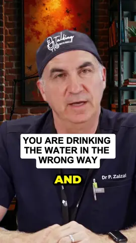 you are drinking the water in the wrong way and this will affect your health #health #healthy #healthtips #doctips #fyp 