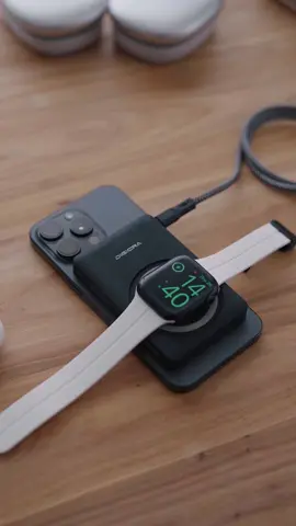 A $15 free-shipping dual-sided wireless power bank! Take just this one when you go out—no charging cables needed to wirelessly charge your iphone, smartwatch, and AirPods#powerbank #powerbankcharger #magsafe #wirelesscharger #technology 