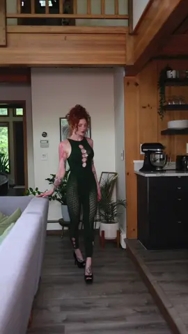 Green on a redhead 👩🏻‍🦰
