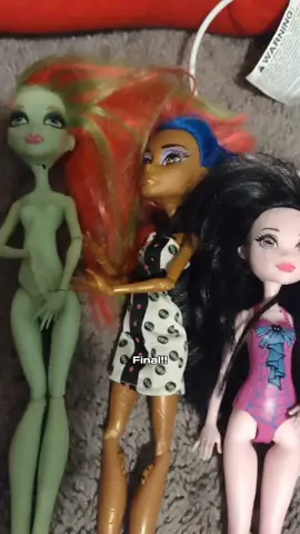I accidentally broke Venus while washing her hair, so I gotta figure out how to fix that.... HELP ME   [ tags #kpop_vanilla #collector #monsterhigh #dollmail #dollcollector #monsterhighdolls #monsterhighedit #frankiestein #robeccasteam #venusmcflytrap #draculaura #everafterhigh #dollhaul #thrifteddolls #thriftdolls #dollmailday ]