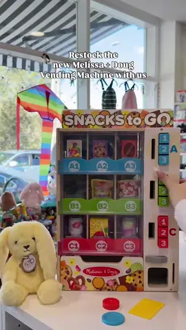 Here's a back-to-school tip: We're hearing from parents (and teachers) who occasionally stock our vending machine with real snacks, trinkets, or other toys as rewards for good behavior, managing routines, doing chores, and completing tasks. Who knew?🤷‍♀️ 🍪 🍿 🥨 #melissaanddoug #toyvendingmachine #sortingskills #countingtoys #imaginativeplay #letterrecognition #screenfreeplay #backtoschooltoys