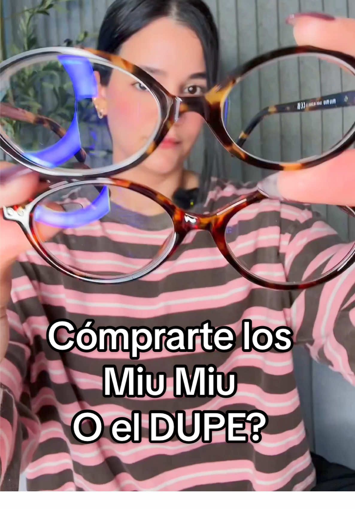 ✨ ¿Valen la pena los Miu Miu sunglasses o mejor el dupe? 🕶️ En este video te muestro las diferencias reales: tamaño, color y cómo se ven puestos. Si estás indecisa sobre invertir en los originales o irte por la versión más económica, aquí vas a ver todo lo que necesitas antes de tomar la decisión. Para mí fueron un gusto más que una necesidad, pero te digo la verdad: depende de lo que busques 👀. #MiuMiu #SunglassesCheck #MiuMiuDupe #LuxuryVsDupe #DesignerSunglasses