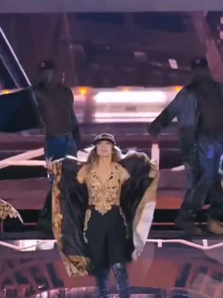 Jennifer Lopez on stage 😌#jenniferlopez #jlo #jeniferlopez 