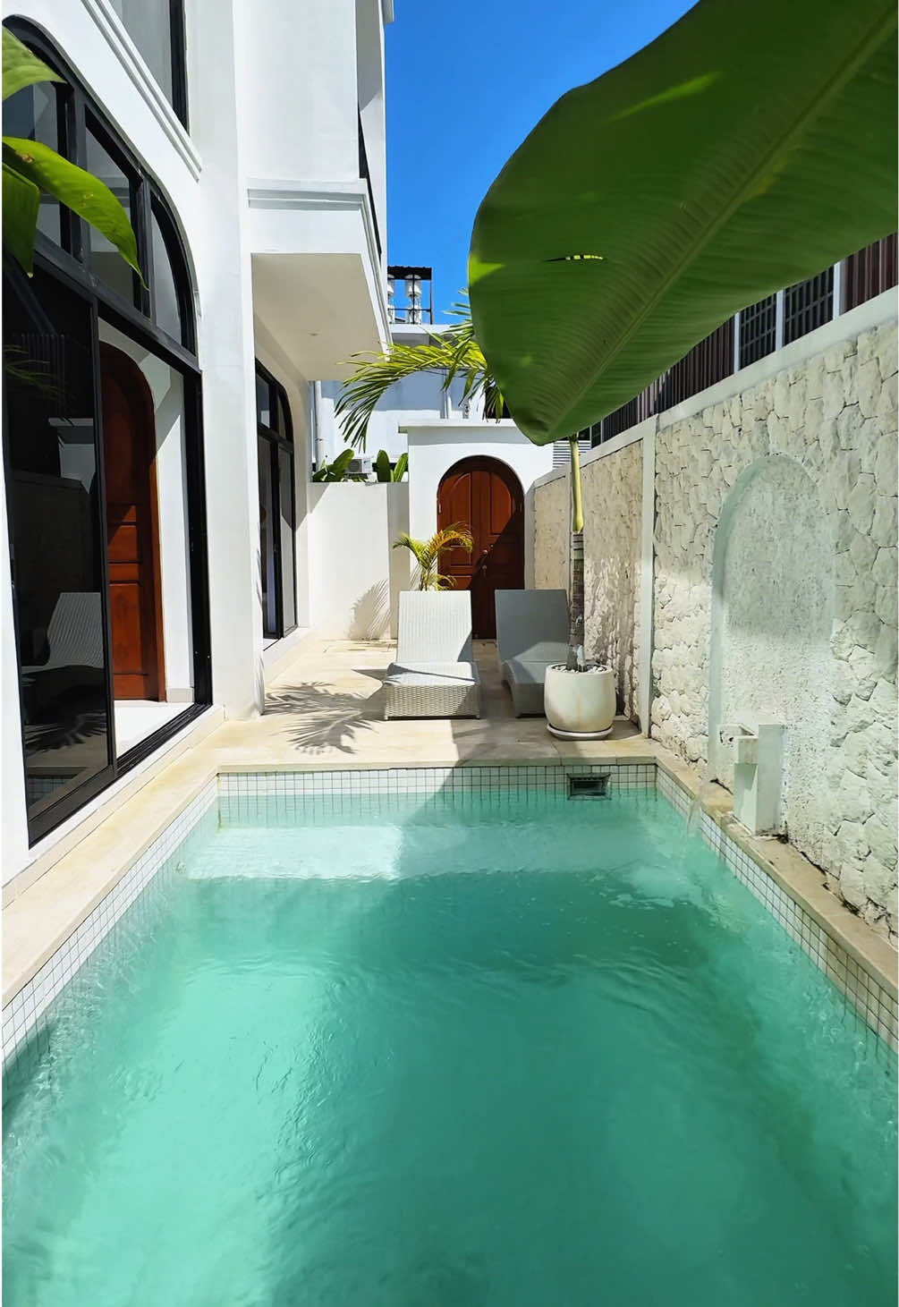 Mediterranean villa in the heart of Canggu? 👀✨ #BaliVilla #CangguLiving #ModernMediterranean #balitropica 