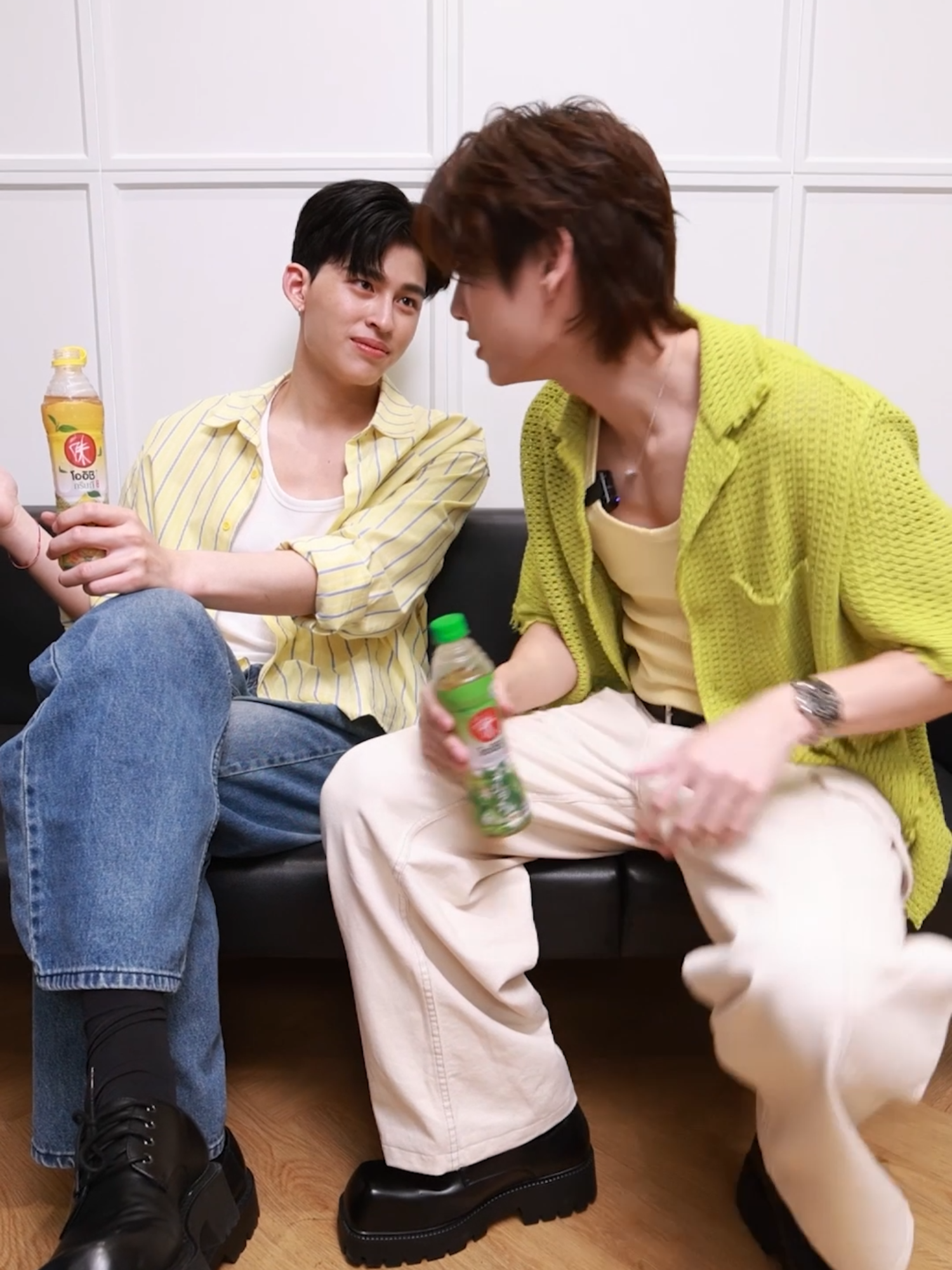 เมื่อ “ปอนด์-ภูวิน” บุกเสิร์ฟความรู้สึกดีๆ กันที่ #ออฟฟิศจิตดี GMMTV เรื่องราวจะสนุกขนาดไหน ไปดูกันได้แล้ววว รับชมได้แล้ว : https://www.youtube.com/shorts/Lo0xTb3eC7A #โออิชิกรีนที #โออิชิกรีนทีรู้สึกดีทุกTeaเลยッ #ออฟฟิศจิตดี #GMMTV