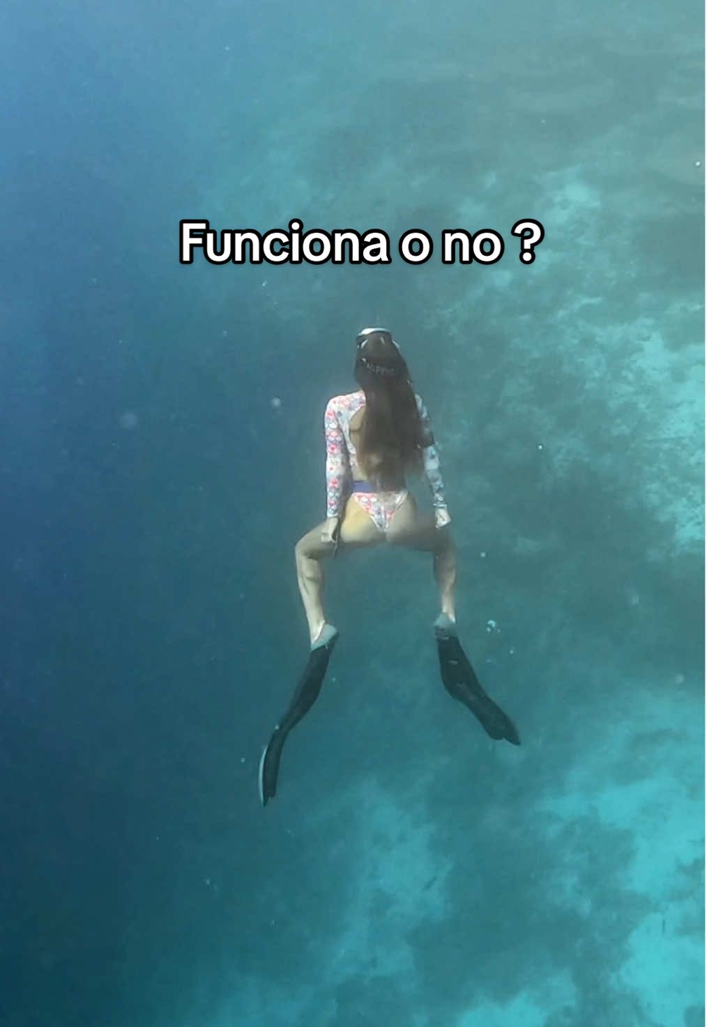 Me queda probar junto a alguien aleteando normal para que podáis ver la diferencia entre esto y lo otro 😂😅 #viral #tiktokespaña #humor #curiosidad #agua #snorkeling 