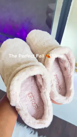 These @Crocs are the perfect Fall shoe. They are soft, warm and comfortable. #crocs #crocs4life #crocsslippers #fallshoes #giftsforher 