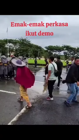 ketika emak-emak ikut demo #emakemak #demo 