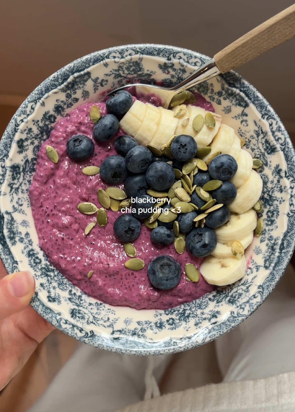 Blackberry chia pudding 🩵  blackberries / berries of choice 2 tbsp greek yoghurt 2 dl milk 3 tbsp chia seeds  agave syrup  Recipe inspired by @ciasappetite 🫶🏼🌸 #wholefoods #chiapudding #Recipe #fyp #foodinspo 