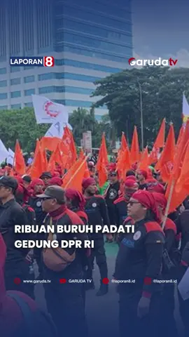 Reporter Garuda TV, Nindy Dewinta, melaporkan langsung dari depan Gedung DPR RI, Senayan, Jakarta, mengenai situasi terkini aksi unjuk rasa yang diikuti oleh puluhan ribu buruh. Bagaimana kondisi di lapangan dan apa saja tuntutan yang disuarakan? Simak laporan selengkapnya. Caption | Admin: Raihana #garudatv #laporan8 #GasTrust #2TahunUntukIndonesia #HUTGarudaTV UnjukRasaBuruh #DemoDPR #Senayan #Jakarta #AksiMassa #BeritaTerkini #TuntutanBuruh #LaporanLangsung