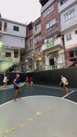 Com essa skin fica fácil né?🤣🇧🇷